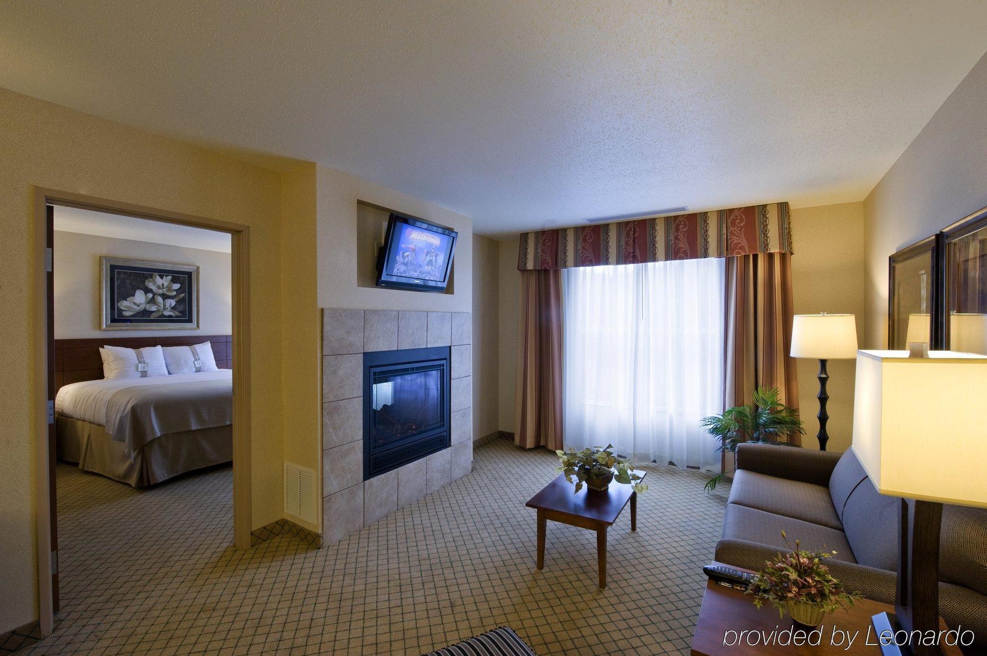 Holiday Inn Purdue - Fort Wayne By Ihg Ngoại thất bức ảnh